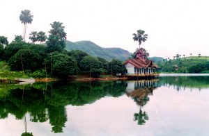 Khung cảnh Ao Châu đẹp như trong truyện cổ tích