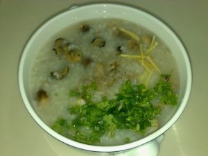 Cháo hàu ngất ngây du khách gần xa