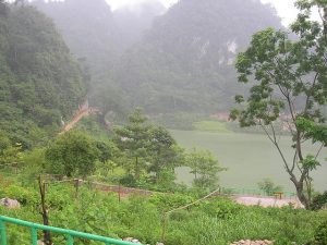 Phút giây mơ màng sớm mai trên hồ