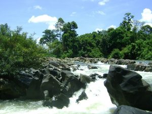 Thác Bảy Nhánh như bàn tay của mẹ thiên nhiên hiện ra, thú vị và đầy màu sắc