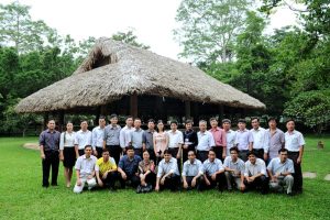 Du khách chụp ảnh lưu niệm tại ATK Định Hóa