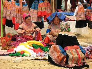 Yêu cái khung cảnh và nét mặt bình dị