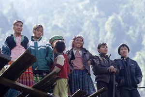 Người dân bản Mù vui cười ngày nắng ấm