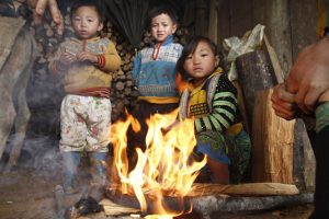 Cái lạnh ở bản Mù khiến hình ảnh bếp lửa trở nên thân thuộc