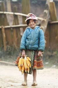 Ánh mắt trong veo của một em bé bản Mù