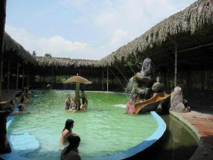 Bản Moòng là điểm tắm suối cực kỳ thoải mái cho du khách