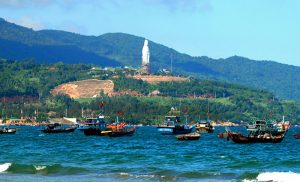 Bán đảo Sơn Trà với bức tượng phật nổi bật