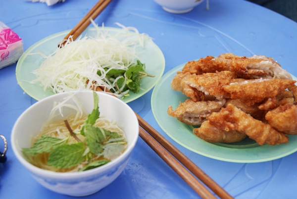 Nguyên liệu để làm bánh chao bao gồm gạo tẻ, gạo nếp và thịt vịt