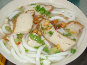 Bánh canh chả cá thơm, ngon, ăn cứ bị kích thích bởi miếng cả thơm ngon