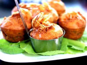 Bánh cống là một trong những món ăn nên thưởng thức khi khám phá ẩm thực Cần Thơ