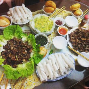 Bánh gật gù là món ăn không thể thiếu trong các bữa tiệc ở Tiên Yên