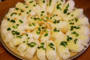 Bánh hỏi Diêu trì được sử dụng trong các dịp quan trọng như cưới hỏi, mà chạy