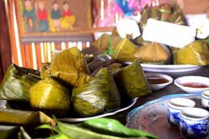 Bánh vắt vai dâng lên bàn thờ tổ tiên ngày tết 