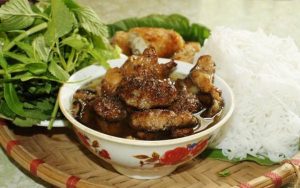 Đĩa bún chả hấp dẫn từ ánh nhìn