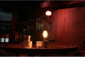 Jiun88 mobile mới nhất hà giang Buổi tối, khu phố cổ sử dụng đèn lờ mờ thay cho ánh đèn điện.Sắc màu chủ đạo này khiến không gian trở nên cổ kính hơn