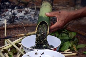Canh thụt đọt mây là món ăn chủ yếu dùng trong các lễ hội, hay có khách quý, đãi bạn bè