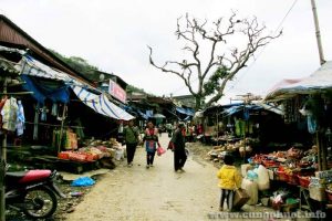 Phiên chợ Dào San họp vào thứ 5 và chủ nhật hàng tuần