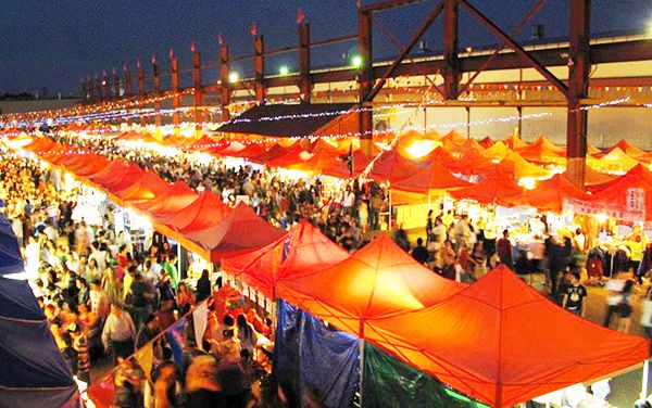 Khung cảnh nhộn nhịp ở chợ đêm Tây Đô