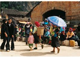 Khu chợ họp một tuần một lần vào ngày chủ nhật
