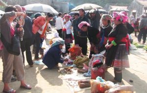 Hàng nông sản được bán ở chợ