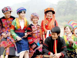 Chợ tình Sa Pa thể hiện bản sắc văn hóa vùng núi cao đọc đáo, là cách thức để con người teeisn tới tình cảm chân thật nhất