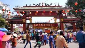 Chùa bà được nhiều du khách về tham quan