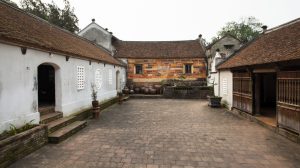 Khung cảnh bên trong chùa Bổ Đà