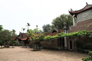 Chùa Đức la rộng lớn với nhiều công trình kiến trúc