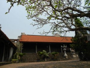 Ngôi chùa Long Đọi là một trong những thắng cảnh được nhiều du khách ghé qua