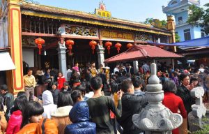 Nhộn nhịp không khí lễ hội ở chùa Long Tiên