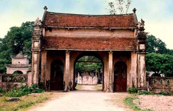 Cổng vào chùa Phổ Minh