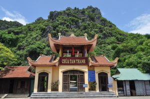 Cổng vào chùa Tam Thanh đẹp, đồ sộ 