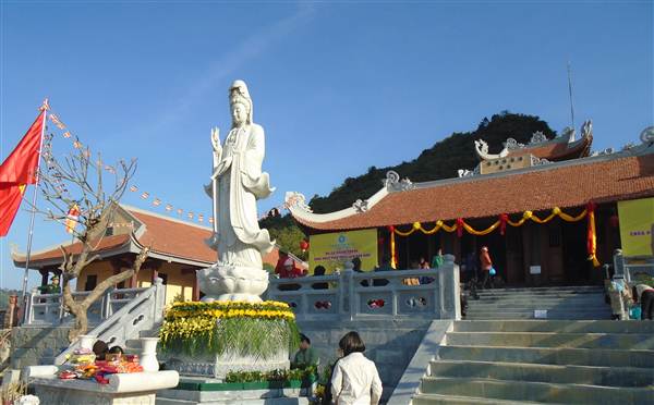 Tượng phật Quan Âm được đặt ở vị trí tôn nghiêm nhất