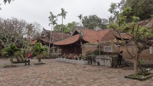 Mái chùa cong cong- , hòa hợp với thiên nhiên