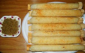 Cơm lam thơm ngon được nấu trong ống nứa