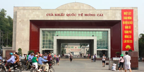 Của Khẩu Móng cái với rất nhiều hàng hóa đa dạng