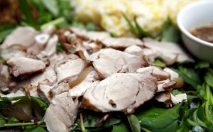 Lợn cỏ thu luộc được làm từ những con lợn được nuôi lớn trong thiên nhiên