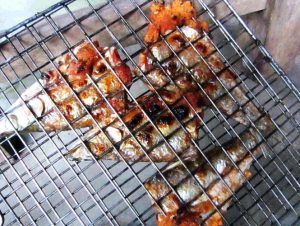 Món cá nướng hấp dân du khách