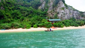 Link Mobile Đăng Ký Tải App Jun88.com 2026 quảng ninh Toàn đảo Cái Chiên có hơn 550 người sinh sống, chủ yếu bằng nghề biển