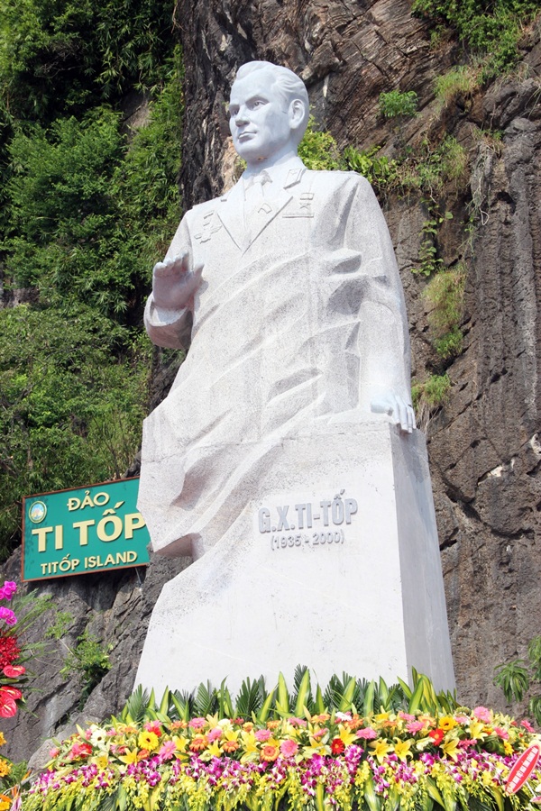 Tượng đài Gherman Ti Tóp được dựng tại hòn đảo thể hiện tình hữu nghị Việt- Xô