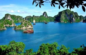Cảnh đẹp Hạ Long nhìn từ đảo Ti Tốp