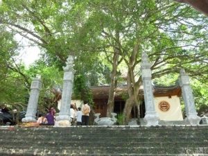DU LỊCH BẮC NINH Đền Cấm cách thành phố Tuyên Quang 4 km