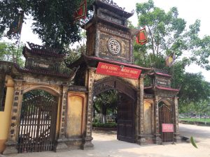 Link Mobile Đăng Ký Tải App Jun88.com 2026 bắc ninh Cổng vào đền Cùng giếng Ngọc cổ kính