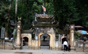 Đền Đuổm rêu phong cổ kính