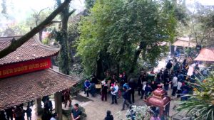 Lễ hội là dịp để người dân đến cầu bình an, hạnh phúc cho gia đình