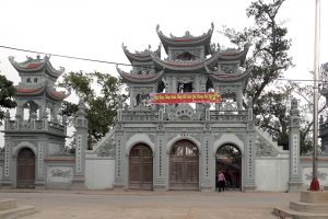 Cổng đền Tiên La rất đẹp