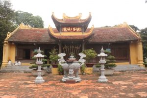Khung cảnh lễ hội đền Trần Thượng