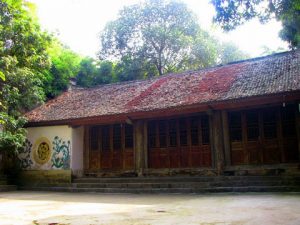 Đền Trúc nằm trong một rừng trúc tươi đẹp, quanh năm rũ bóng