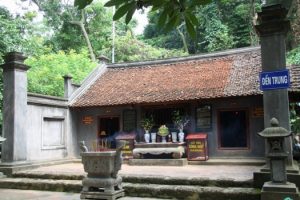 Đền Trung trong khu di tích đền Hùng