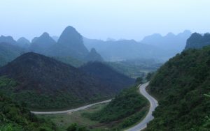 Hùng vĩ,, hiểm trở là những từ đê nói về con đèo Khau Liêu